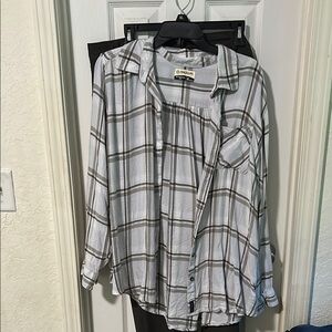 Magellan Outdoors Gray and White Plaid Shirt